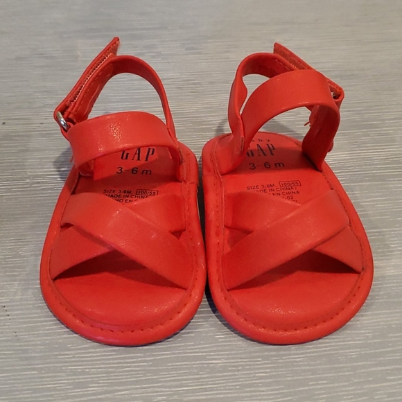 Baby Gap red sandals - Picture 4 of 4